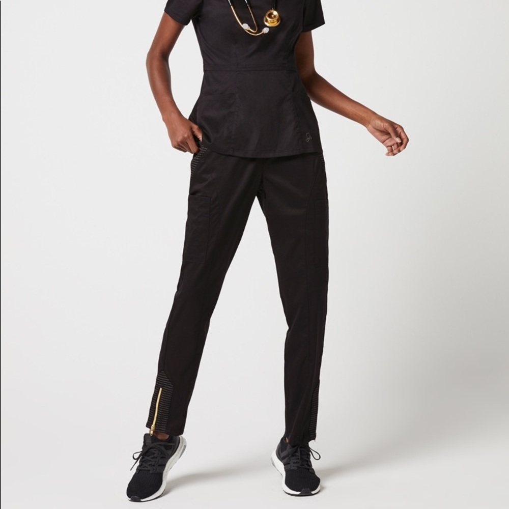 Brand new Jaanuu Moto scrub bottoms small